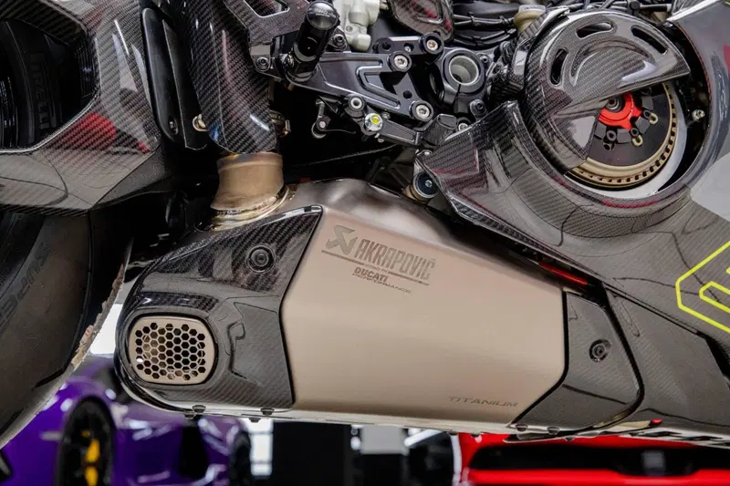 Ducati Panigale V4 Lamborghini (2026) (15)