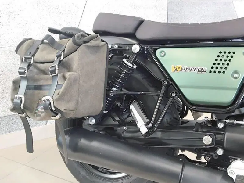 Moto Guzzi V9 Bobber Centenario (2021 - 22) (2)