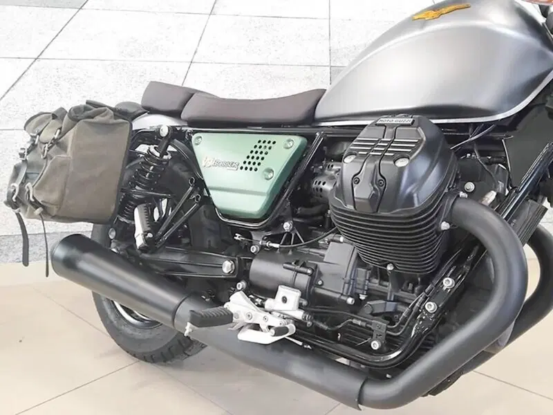 Moto Guzzi V9 Bobber Centenario (2021 - 22) (4)