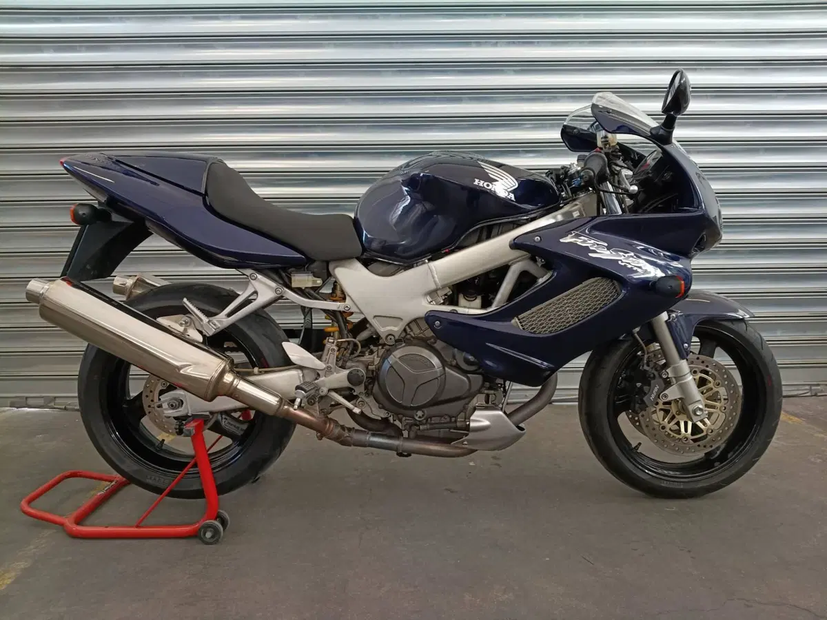Honda VTR 1000 F Firestorm (2001 - 07) (2)