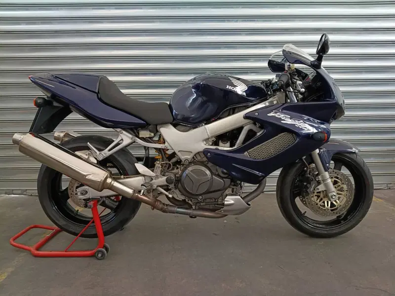 Honda VTR 1000 F Firestorm (2001 - 07) (2)