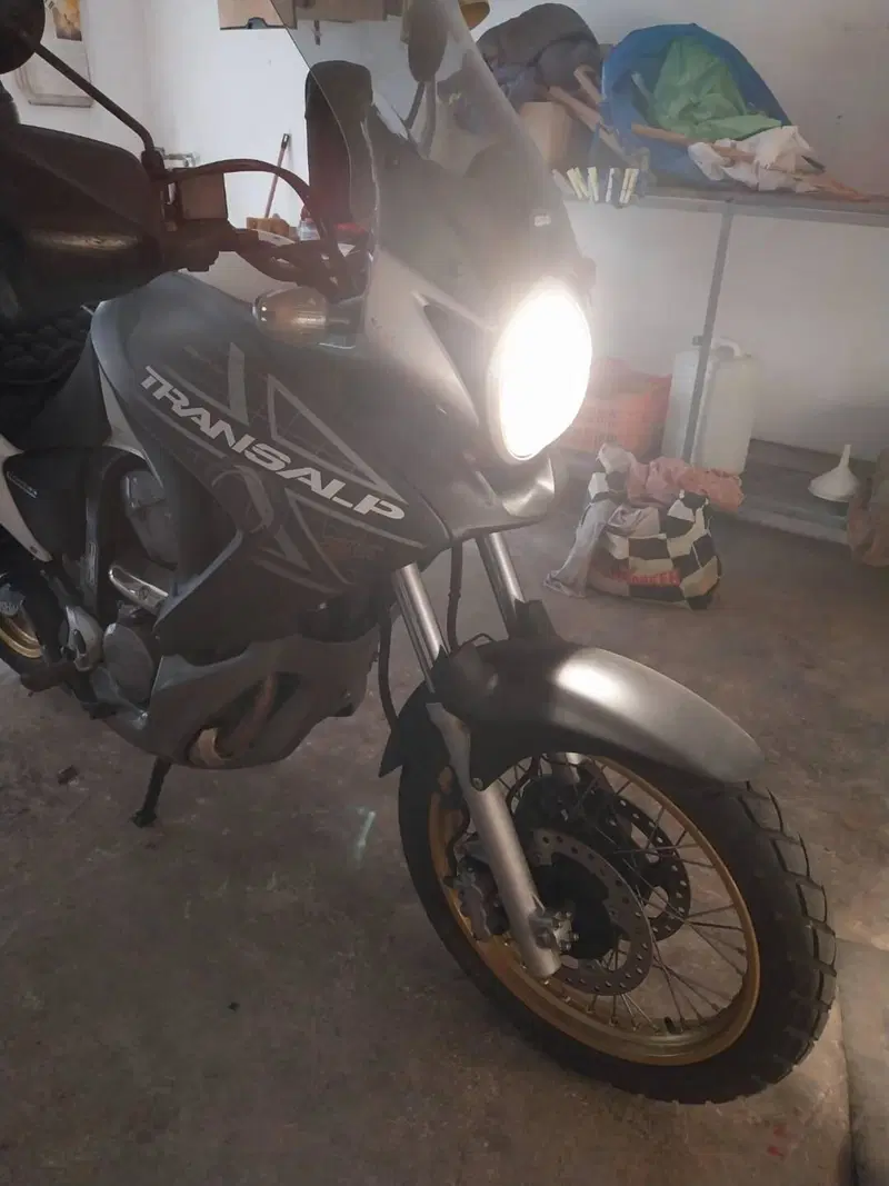 Honda Transalp XL 700 V ABS (2007 - 2013) (4)