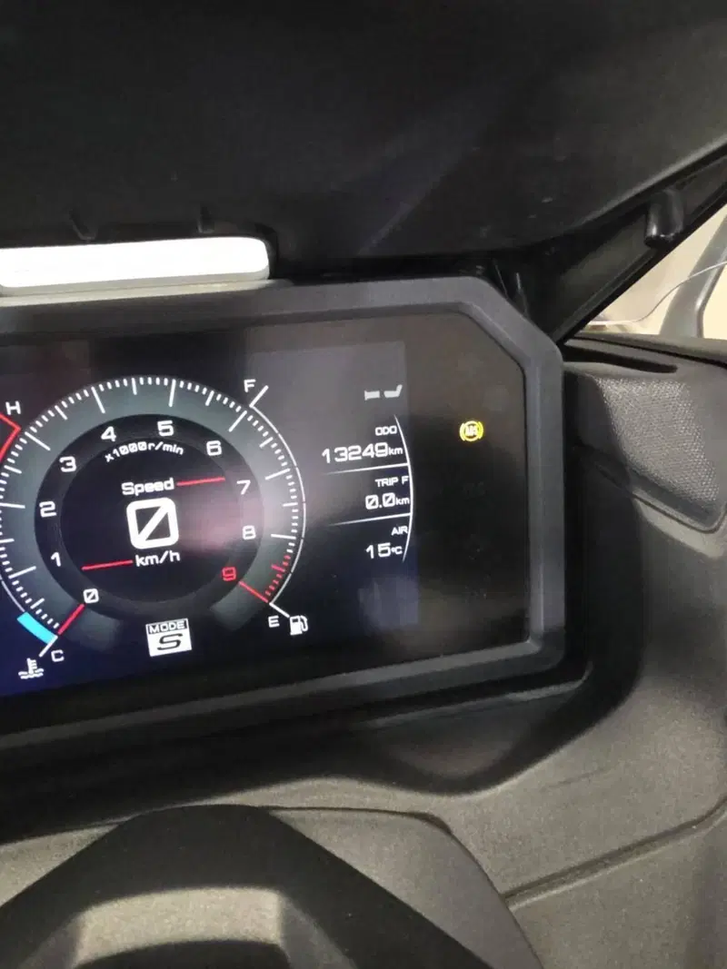 Yamaha T-Max 560 Tech Max (2025 - 26) (3)