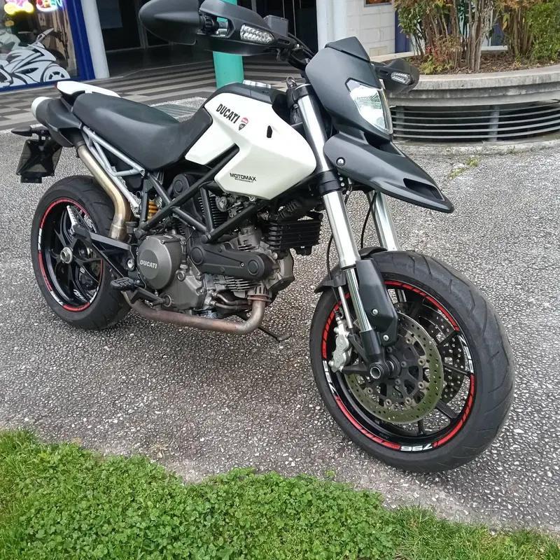 Ducati Hypermotard 796 (2012) (4)