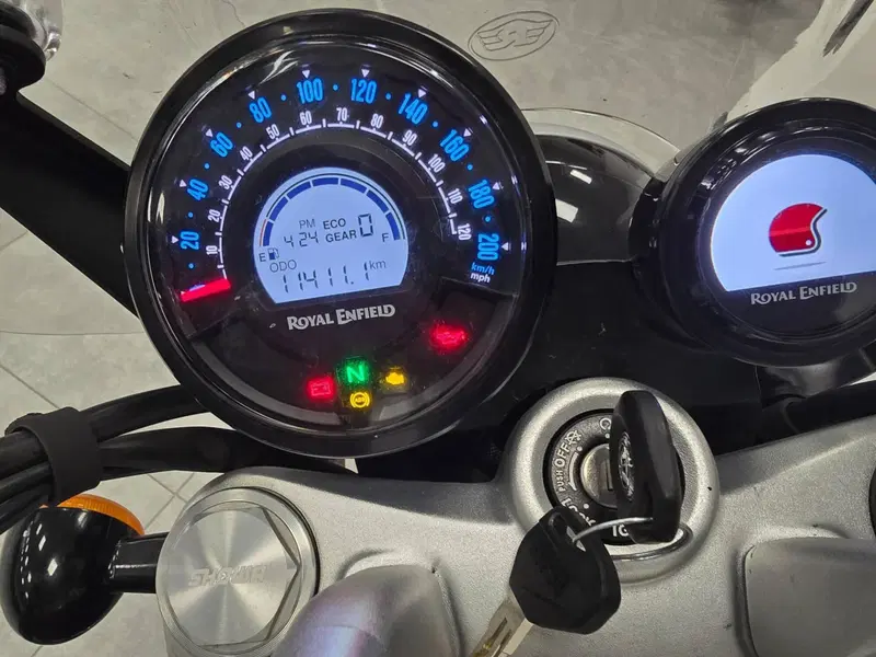 Royal Enfield Super Meteor 650 (2023 - 26) (5)