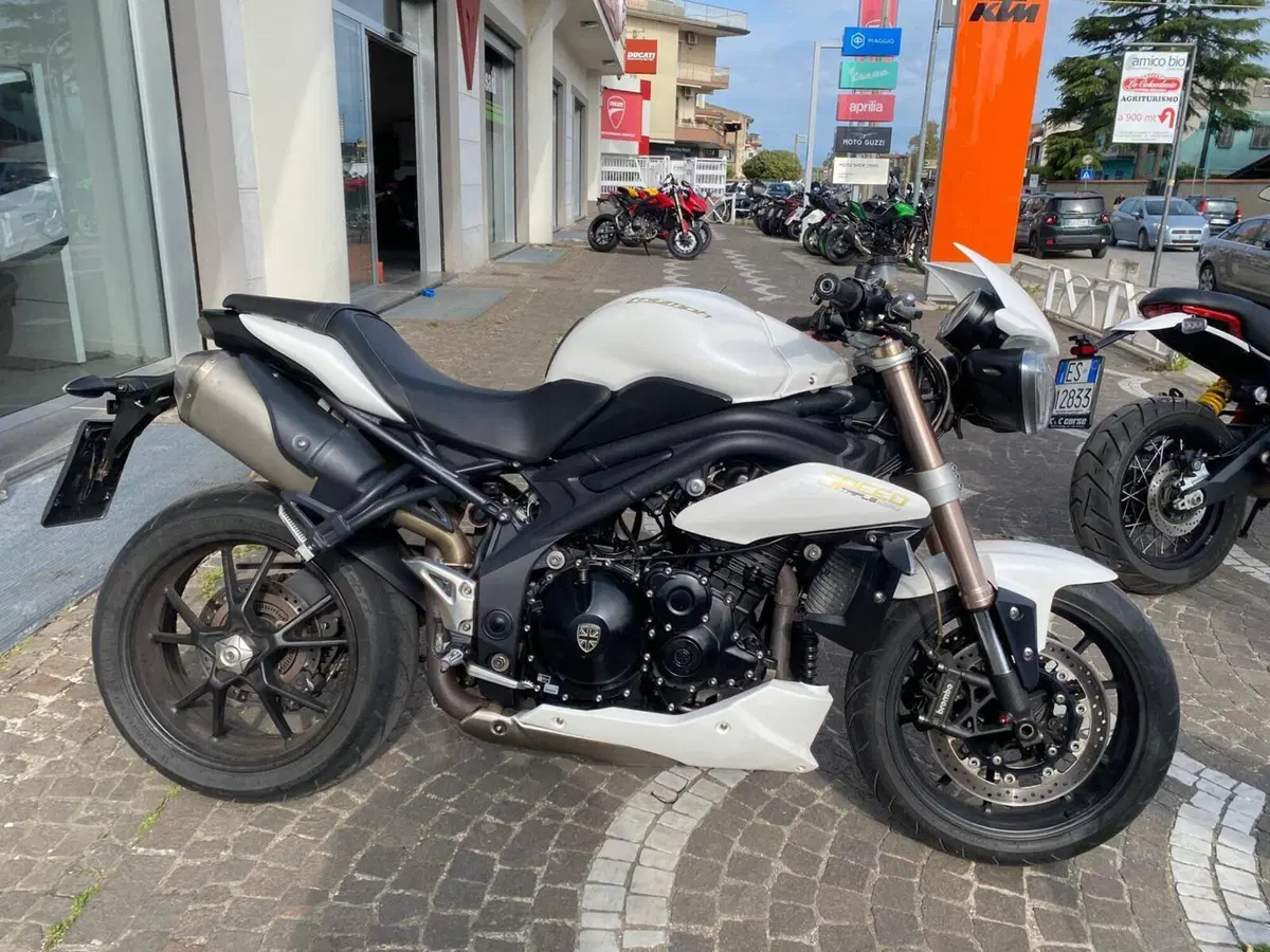Triumph Speed Triple 1050 (2011 - 13)