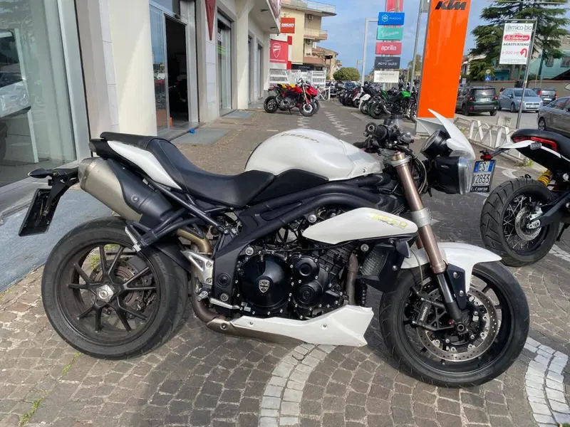 Triumph Speed Triple 1050 (2011 - 13)