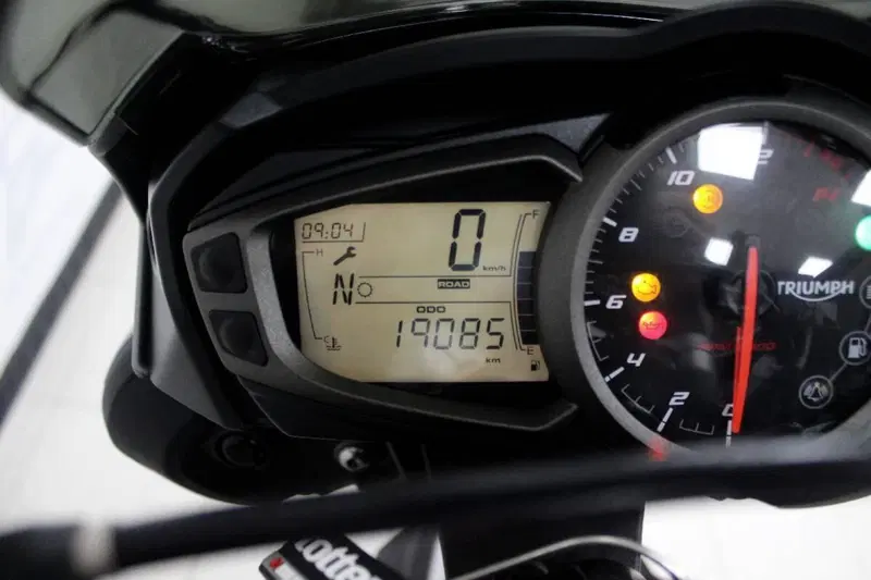 Triumph Street Triple R (2020 - 22) (6)