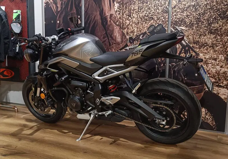 Triumph Street Triple 765 R (2023 - 26) (4)