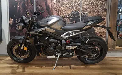 Triumph Street Triple 765 R (2023 - 26) usata