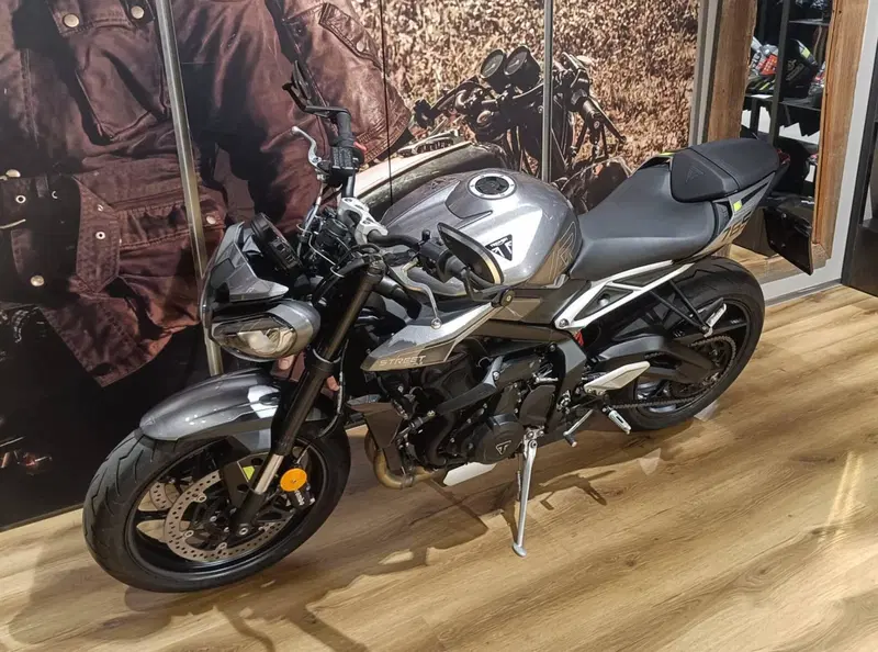 Triumph Street Triple 765 R (2023 - 26) (3)