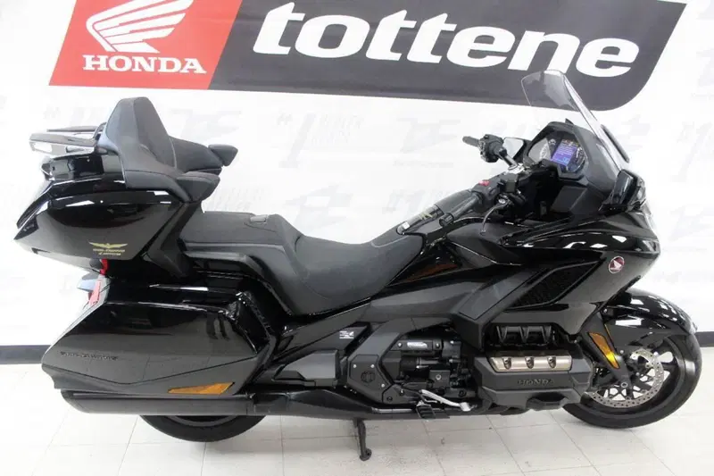 Honda GL 1800 Gold Wing Tour DCT & Airbag (2022 - 24) (2)