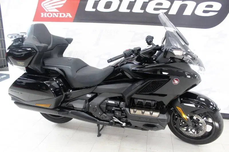 Honda GL 1800 Gold Wing Tour DCT & Airbag (2022 - 24) (3)