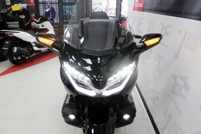 Honda GL 1800 Gold Wing Tour DCT & Airbag (2022 - 24) (4)