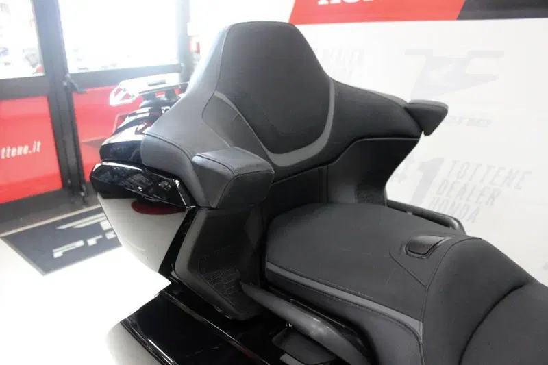 Honda GL 1800 Gold Wing Tour DCT & Airbag (2022 - 24) (5)