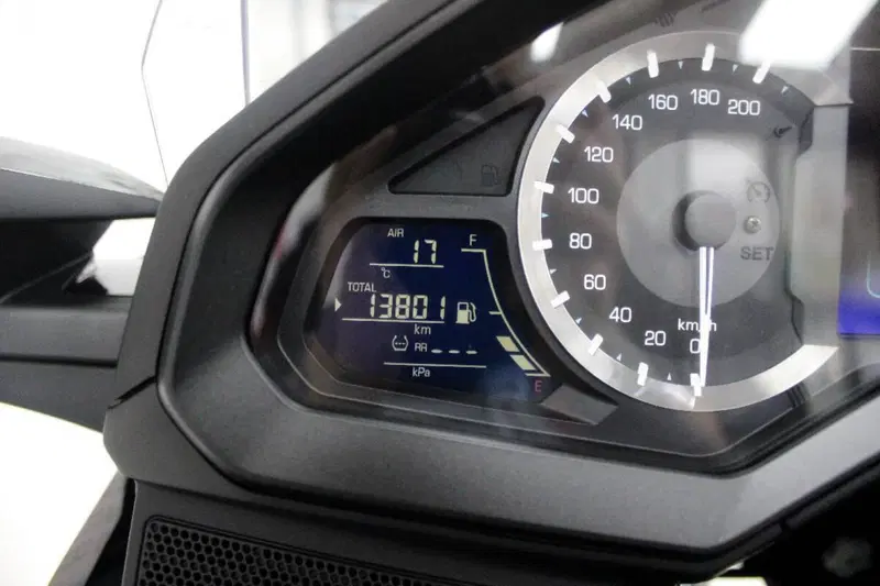 Honda GL 1800 Gold Wing Tour DCT & Airbag (2022 - 24) (7)