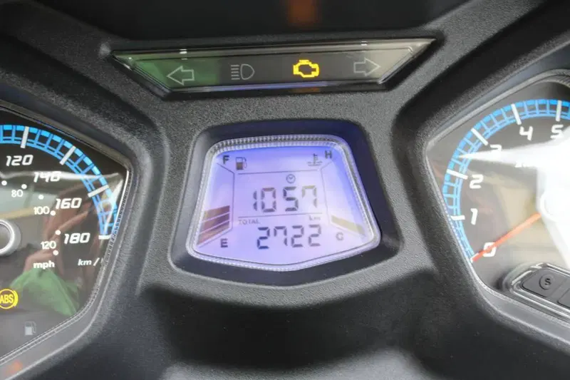 Sym Joymax 300 Z+ (2021 - 24) (6)