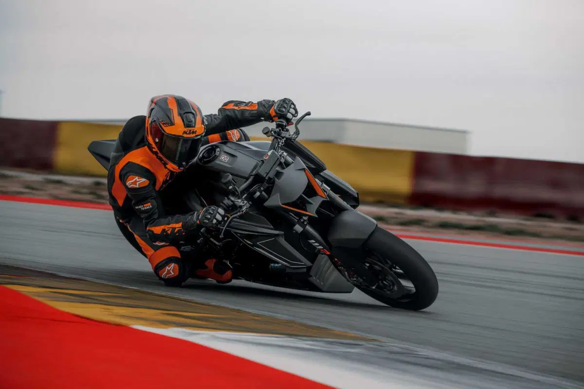 KTM 1390 Super Duke RR Track 2026: l'assalto definitivo alla pista (8)