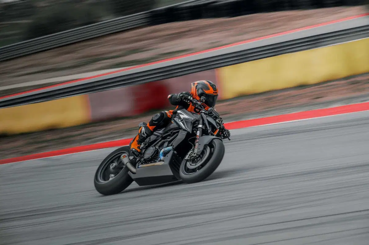 KTM 1390 Super Duke RR Track 2026: l'assalto definitivo alla pista (9)