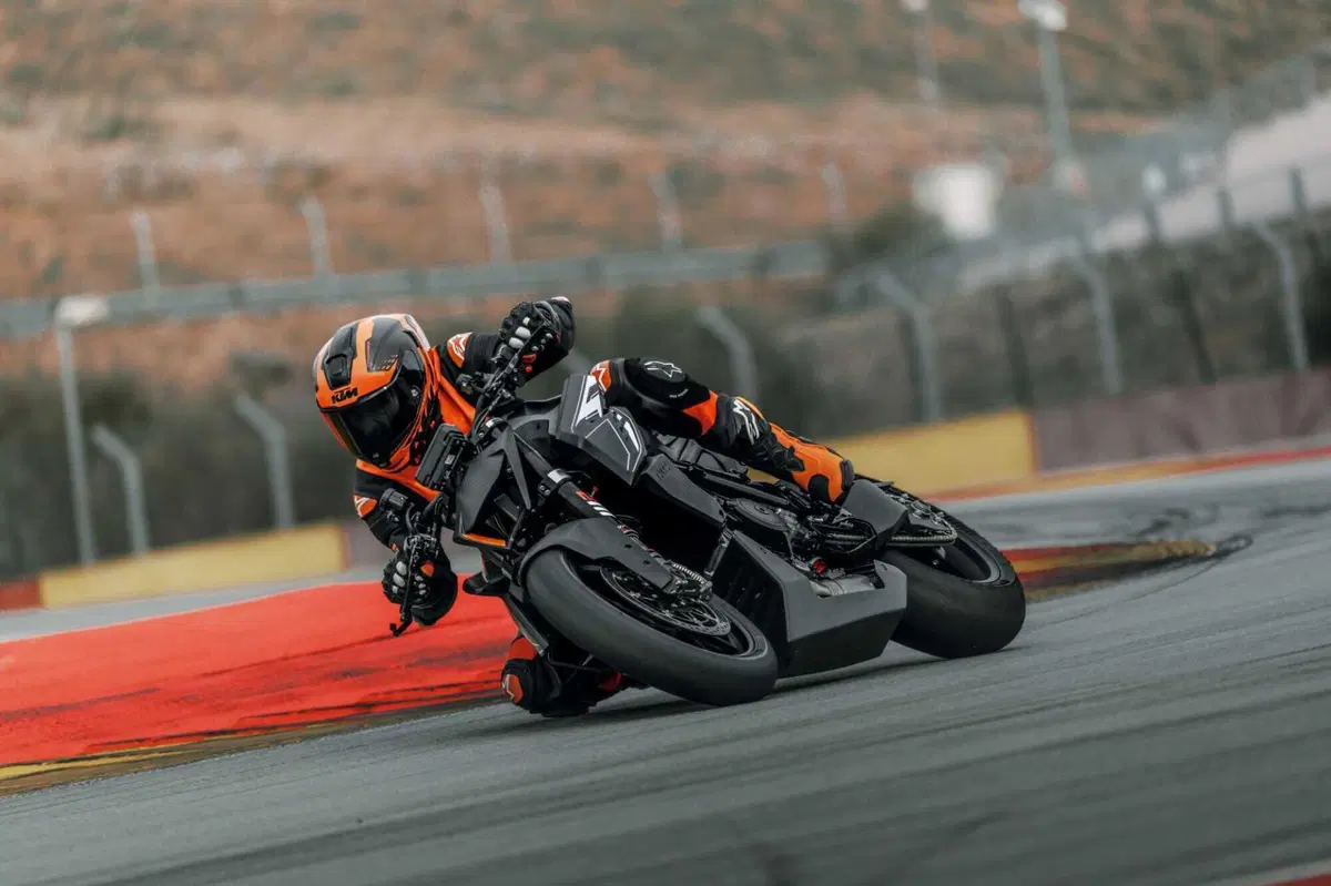 KTM 1390 Super Duke RR Track 2026: l'assalto definitivo alla pista (12)