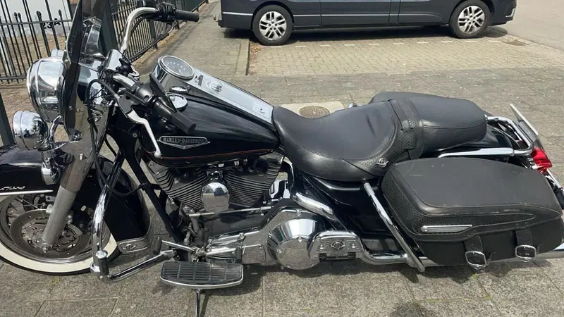 Harley-Davidson 1450 Road King Classic (1999 - 02) - FLHRCI (4)