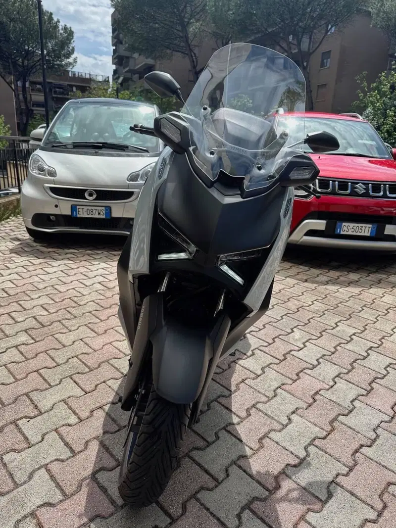 Yamaha X-Max 300 Tech Max (2025 - 26) (2)