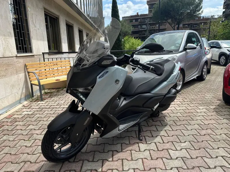 Yamaha X-Max 300 Tech Max (2025 - 26) (3)