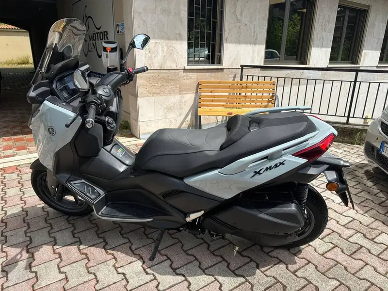 Yamaha X-Max 300 Tech Max (2025 - 26) (4)