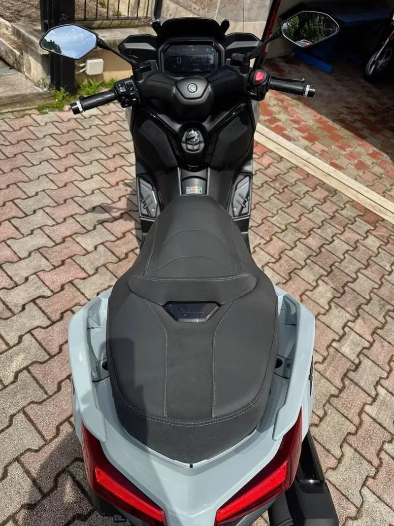 Yamaha X-Max 300 Tech Max (2025 - 26) (5)