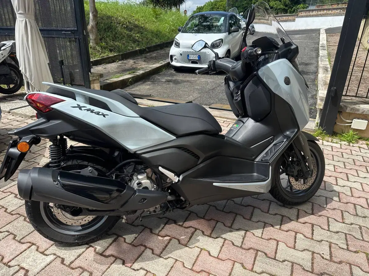 Yamaha X-Max 300 Tech Max (2025 - 26) (6)