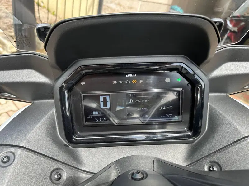 Yamaha X-Max 300 Tech Max (2025 - 26) (7)