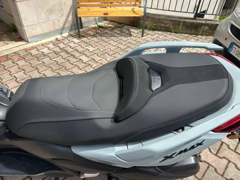 Yamaha X-Max 300 Tech Max (2025 - 26) (8)