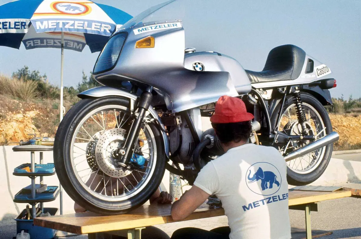 BMW Motorrad brinda ai 50 anni della RS: la pioniera delle sport tourer (28)