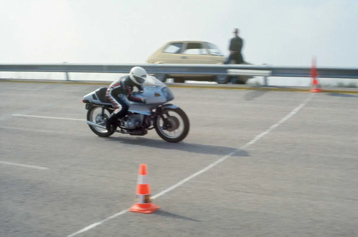BMW Motorrad brinda ai 50 anni della RS: la pioniera delle sport tourer (18)