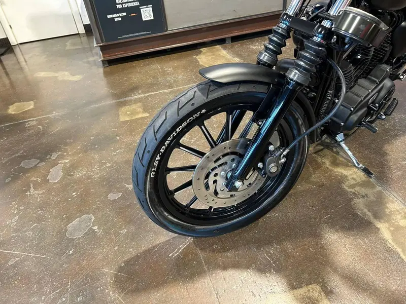 Harley-Davidson 883 Iron (2014 - 16) - XL 883N (4)