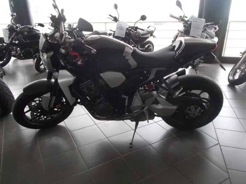 Honda CB 1000 R + Neo Sport Cafè (2019 - 20) (4)