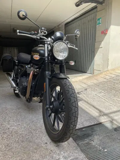 Triumph Street Twin 900 (2021 - 22) usata