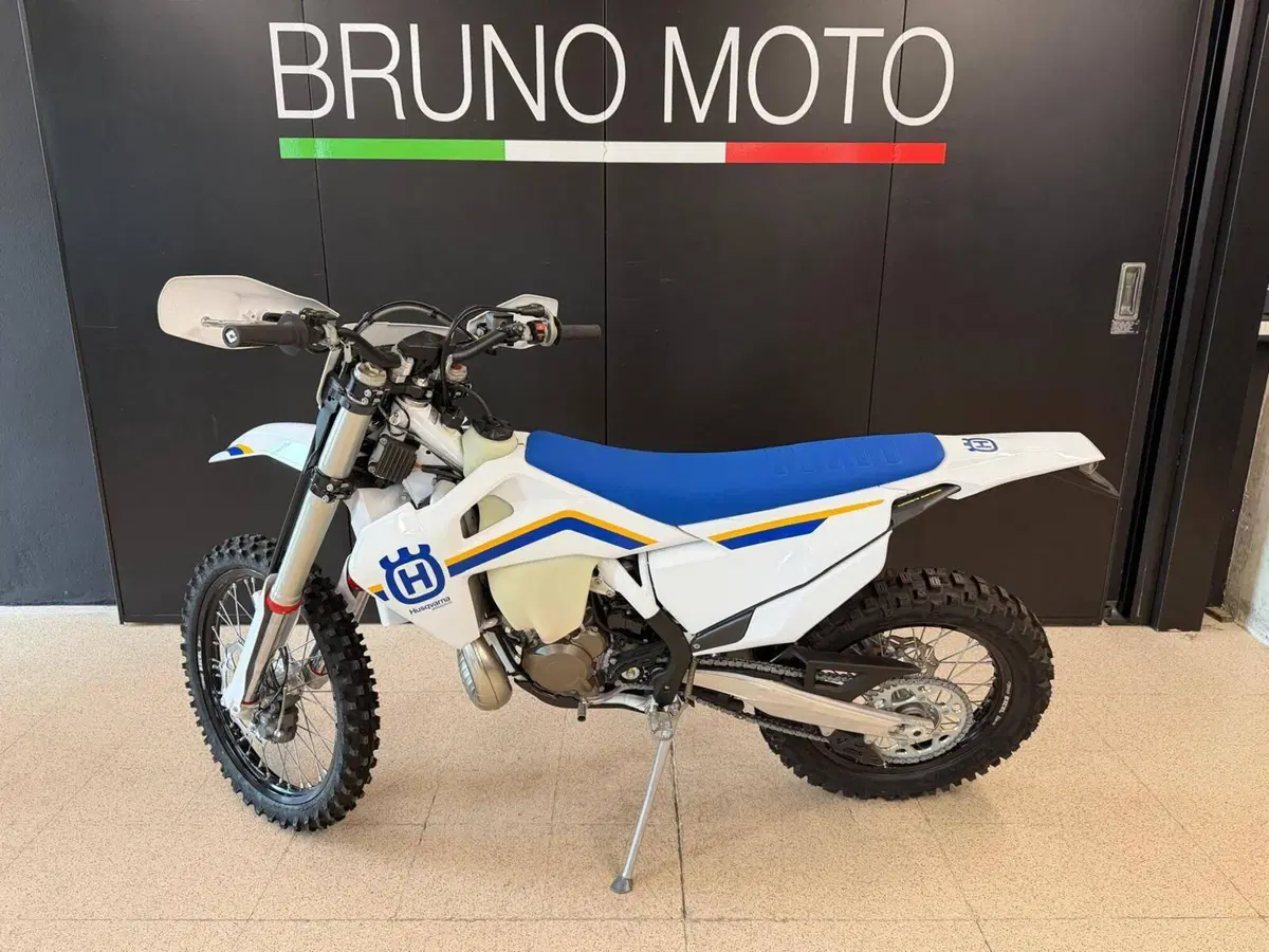 Husqvarna TE 300 Heritage (2023) (4)