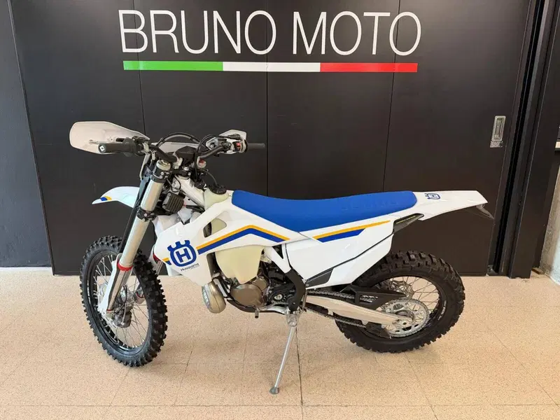 Husqvarna TE 300 Heritage (2023) (4)