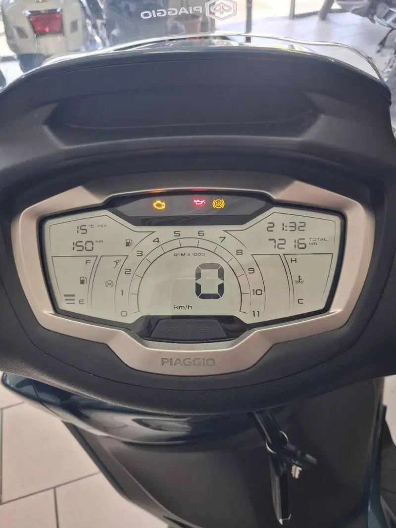 Piaggio Beverly 400 S ABS-ASR (2021 - 24) (2)