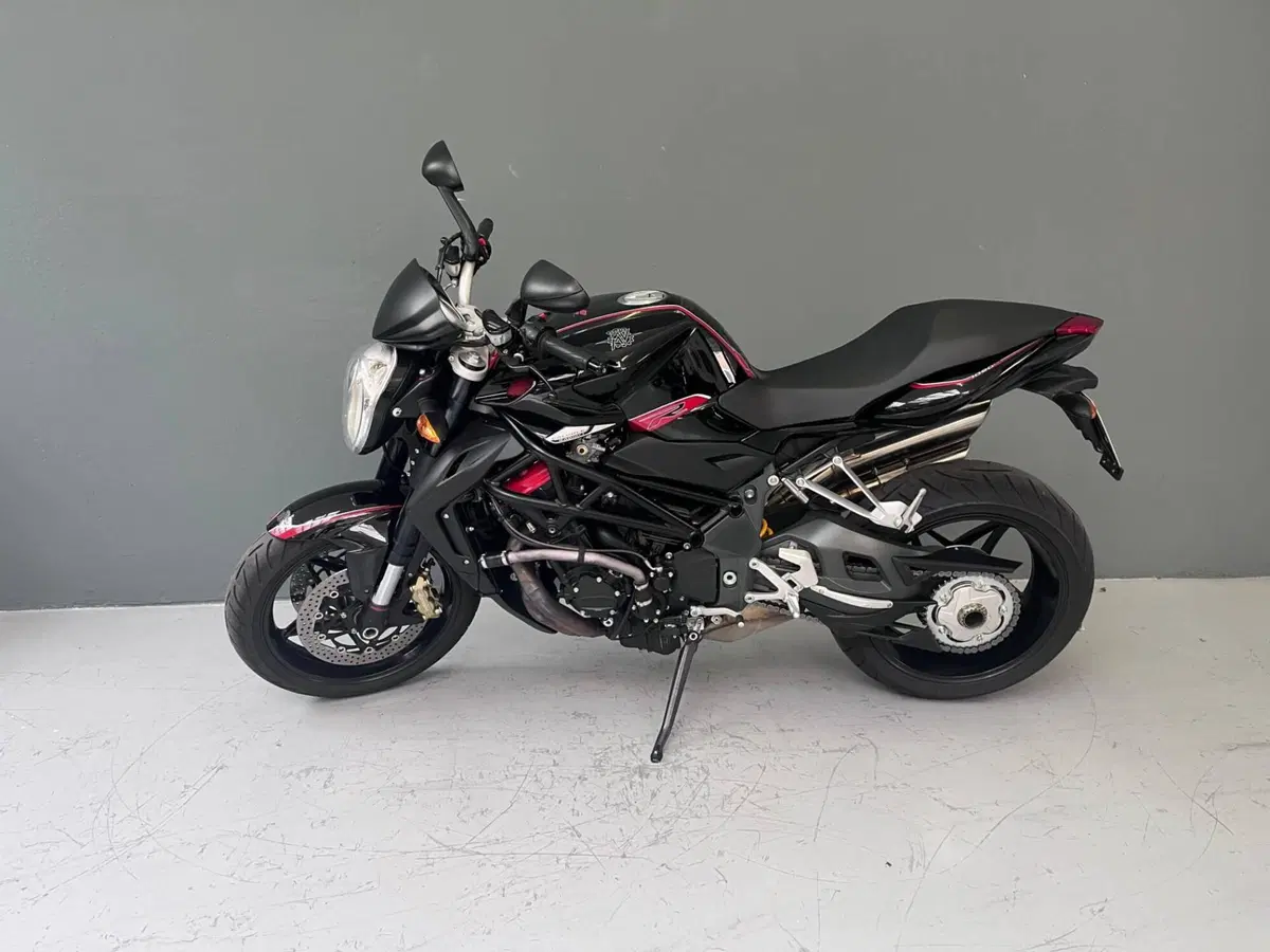 MV Agusta Brutale 1090 R (2012 - 15) (2)