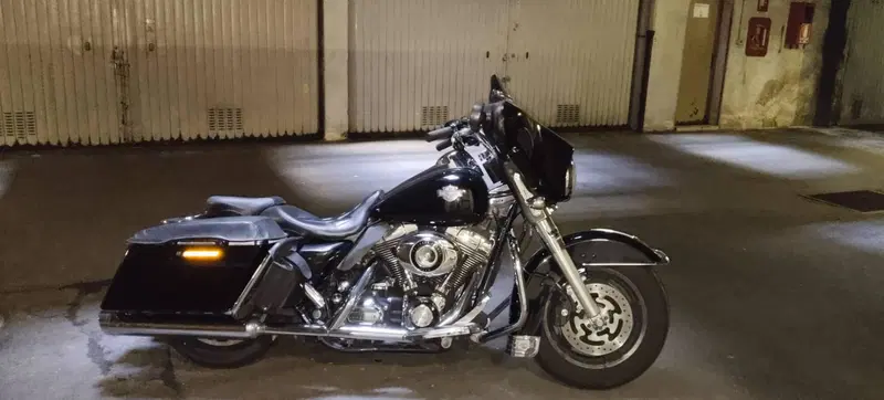 Harley-Davidson 1584 Street Glide (2008 - 10) - FLHX (2)