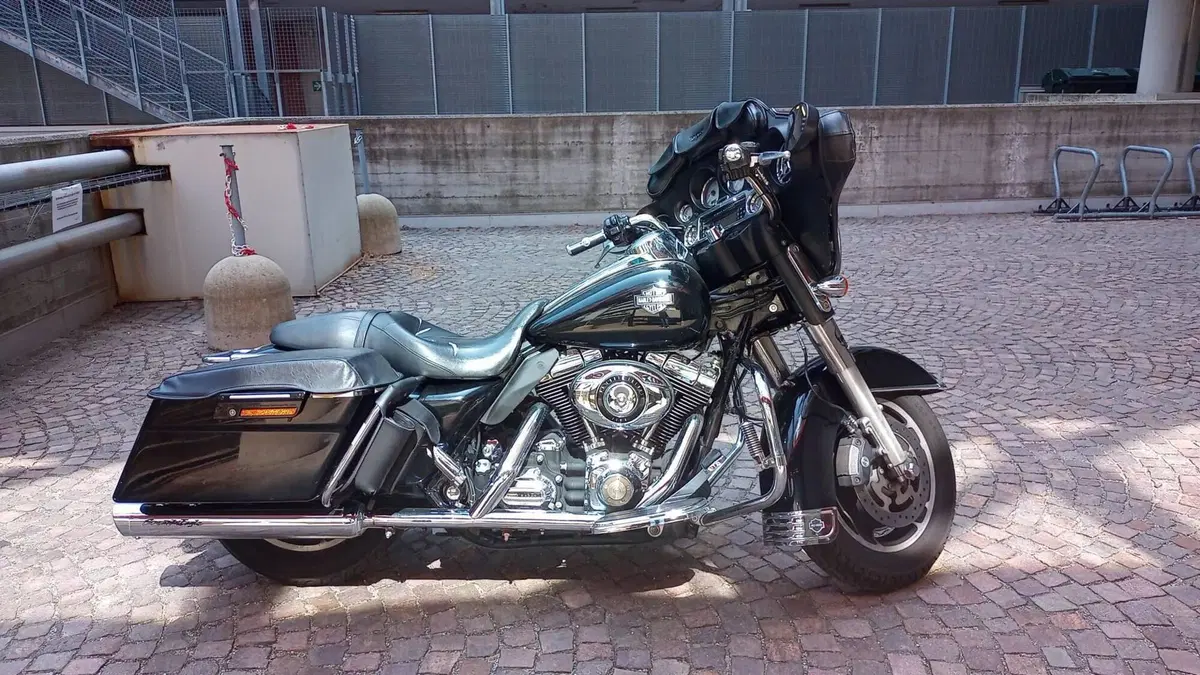 Harley-Davidson 1584 Street Glide (2008 - 10) - FLHX (5)