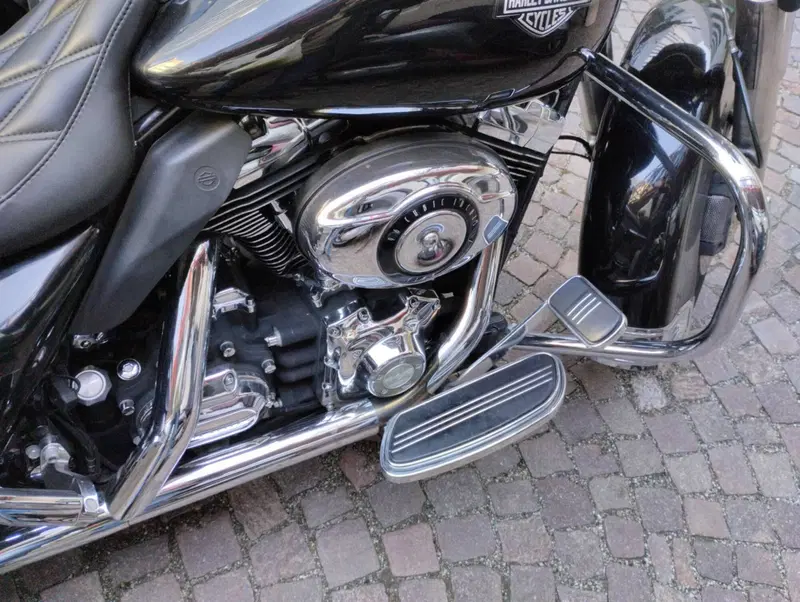 Harley-Davidson 1584 Street Glide (2008 - 10) - FLHX (6)