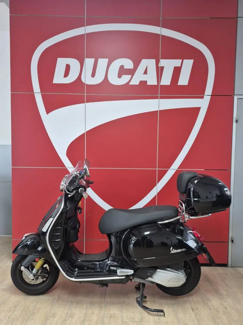 Vespa GTS 300 Hpe Super Tech (2019)