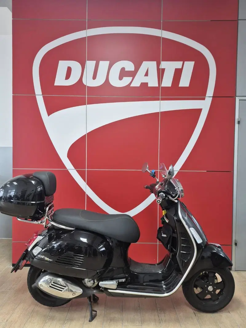 Vespa GTS 300 Hpe Super Tech (2019) (6)
