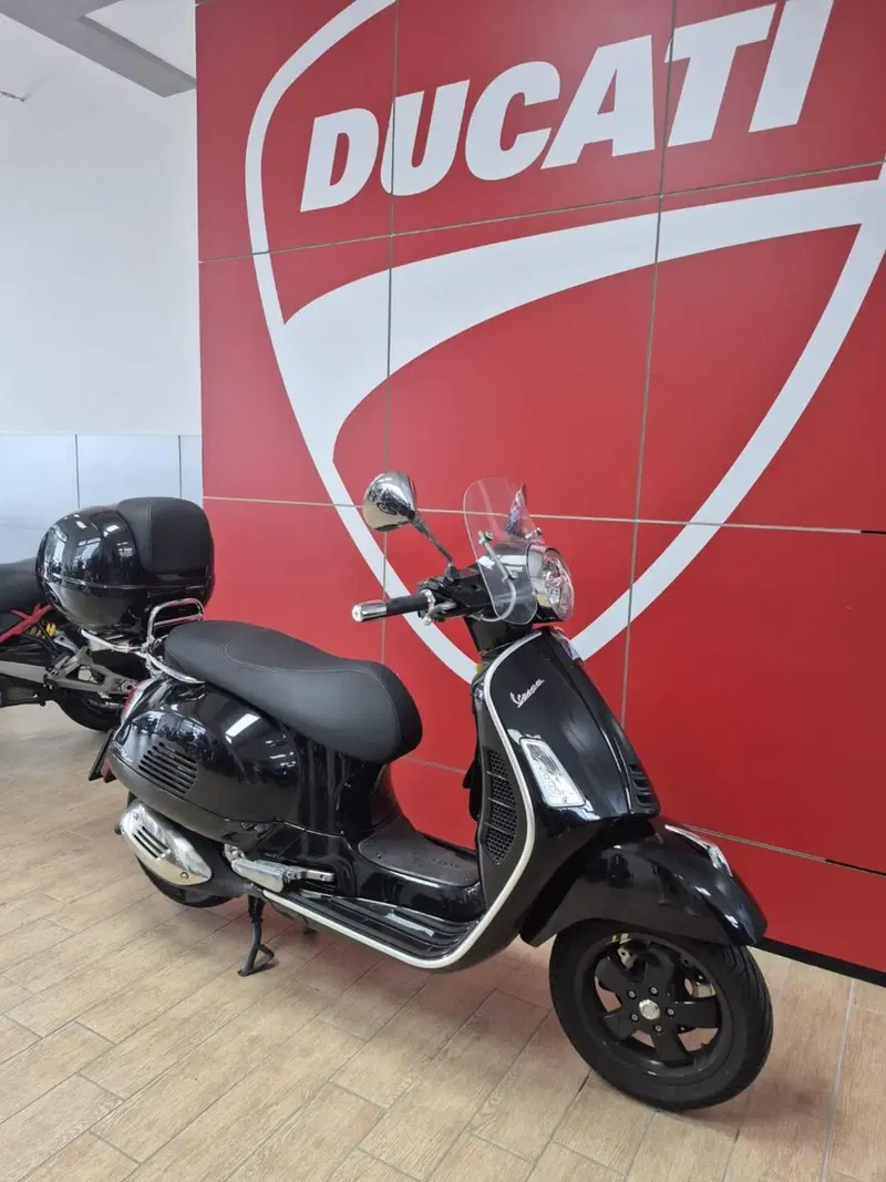 Vespa GTS 300 Hpe Super Tech (2019) (12)