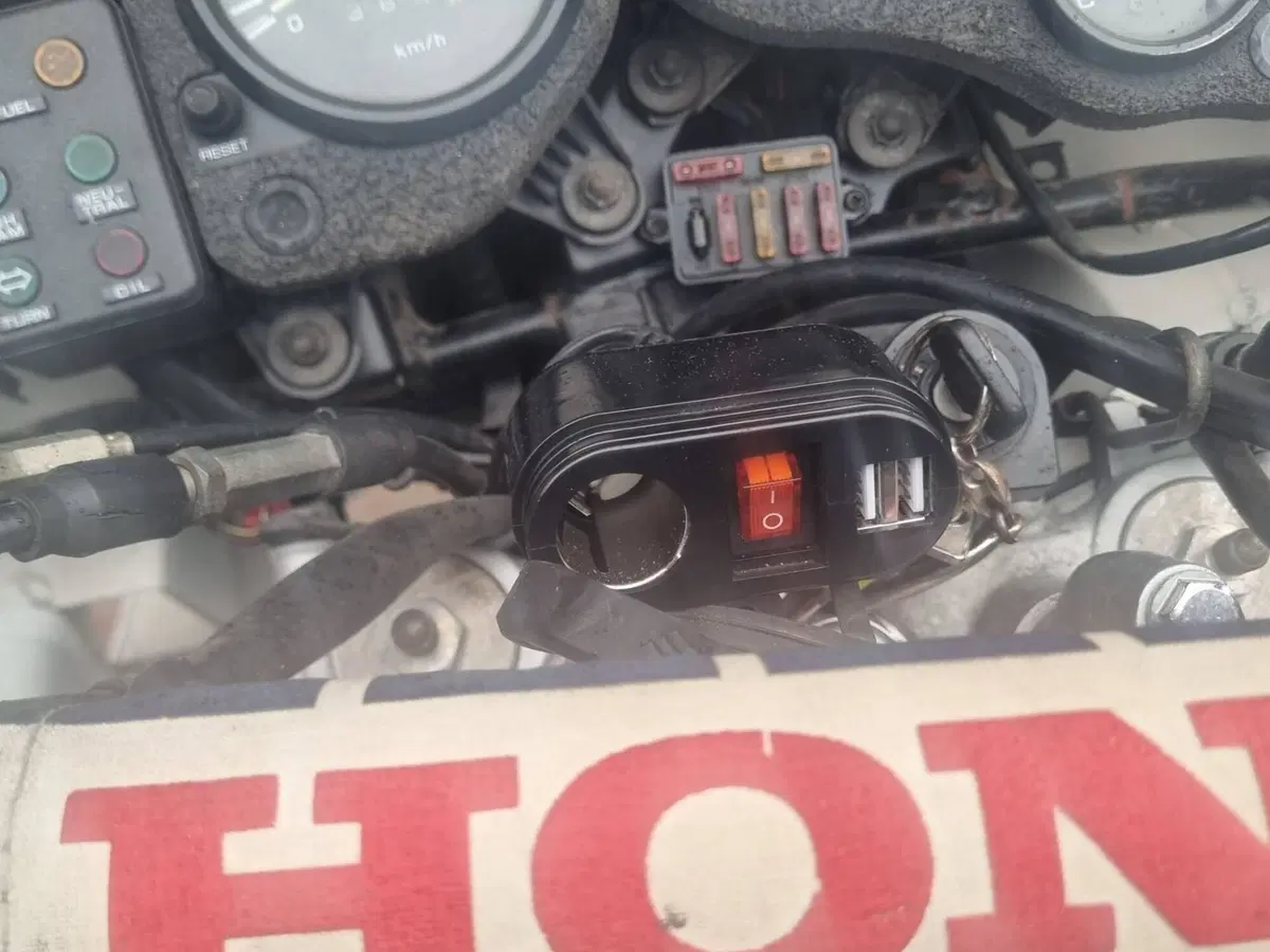Honda Africa twin HRV 750 (6)