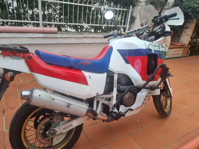 Honda Africa twin HRV 750 (10)