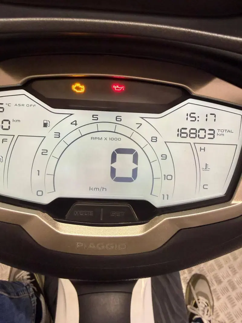 Piaggio Beverly 300 Hpe (2021) (2)